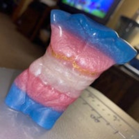Transgender flag inspired resin figure - Picture 3 of 3